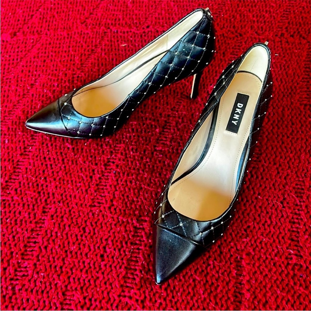 Dkny black pumps